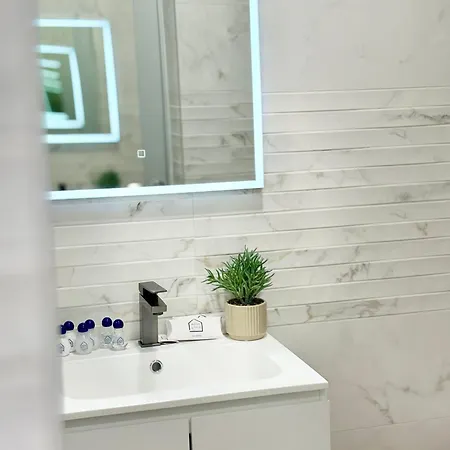 2br In Centre Apartament