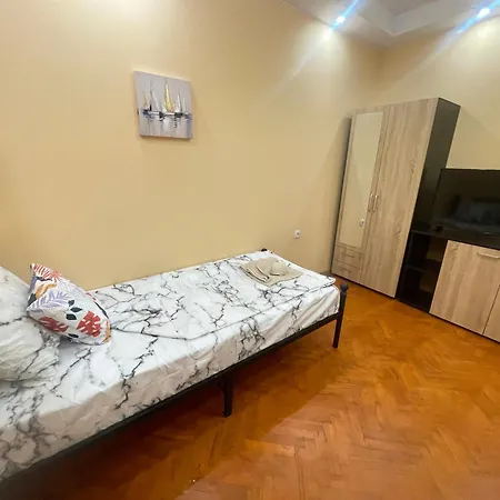 2br In Centre Apartament