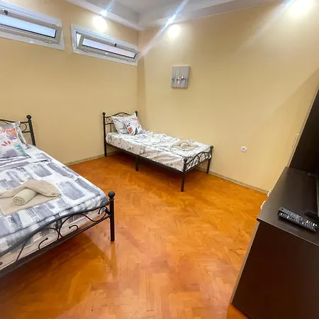 2br In Centre