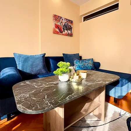 2br In Centre